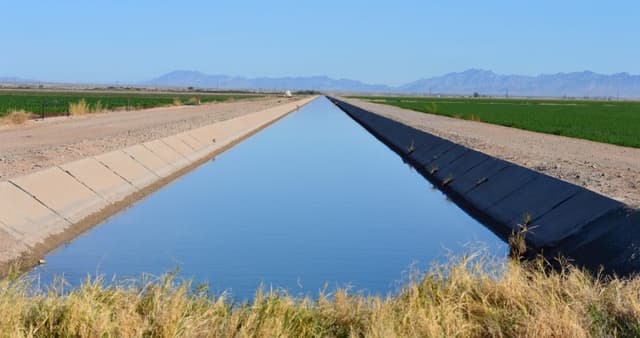 /assets/services/irrigation/irrigation-2